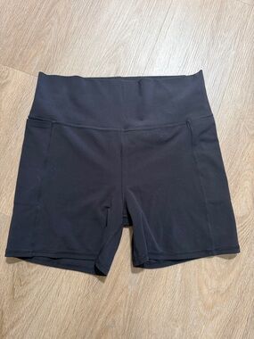 Vuori Black Stride Side pockets Bike Shorts